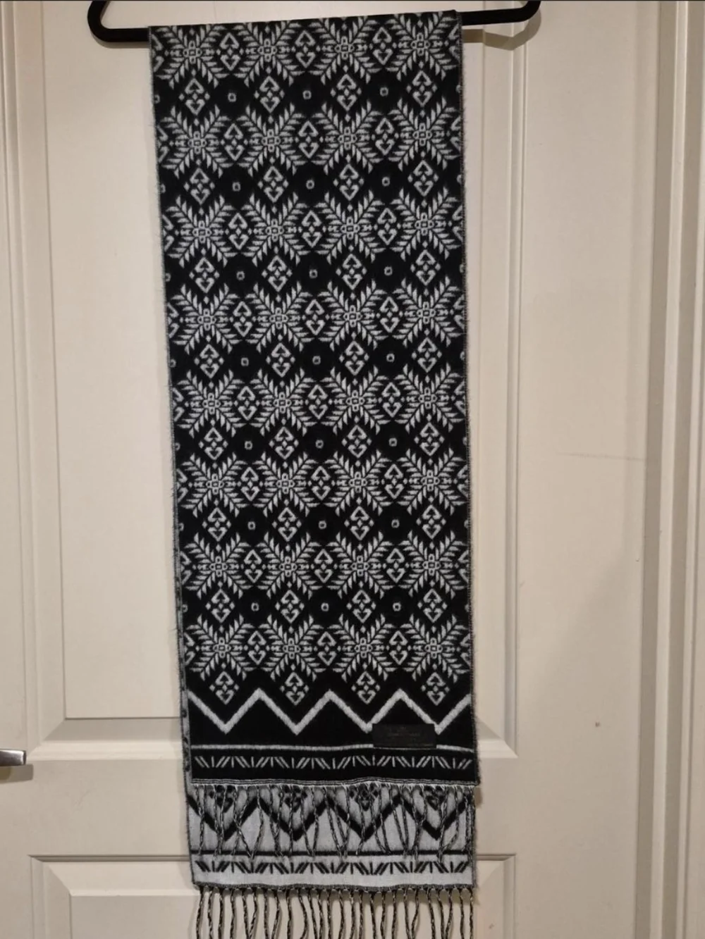 100% Cashmere Hand-Tailored Black & White Fringe Scarf - Made in Germany